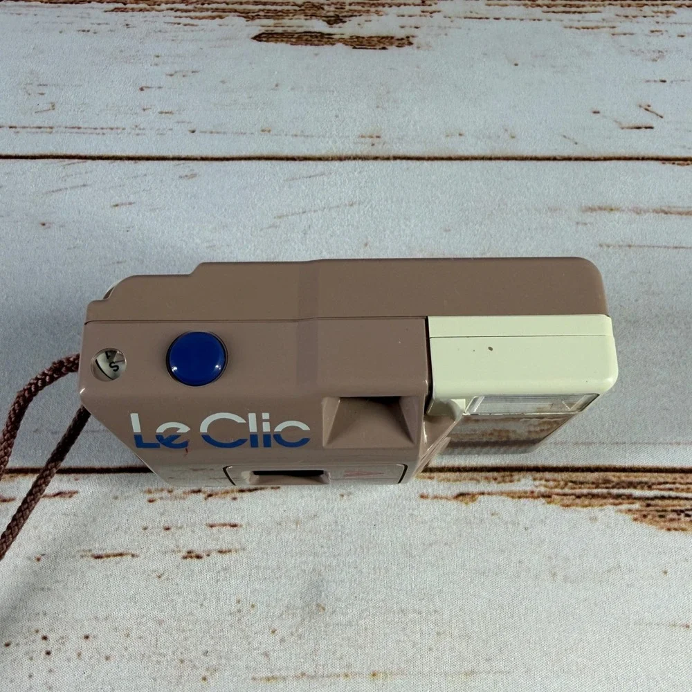 Vintage Le Clic 35mm Film Camera Tan Cream Blue Point and Shoot with Flash USA